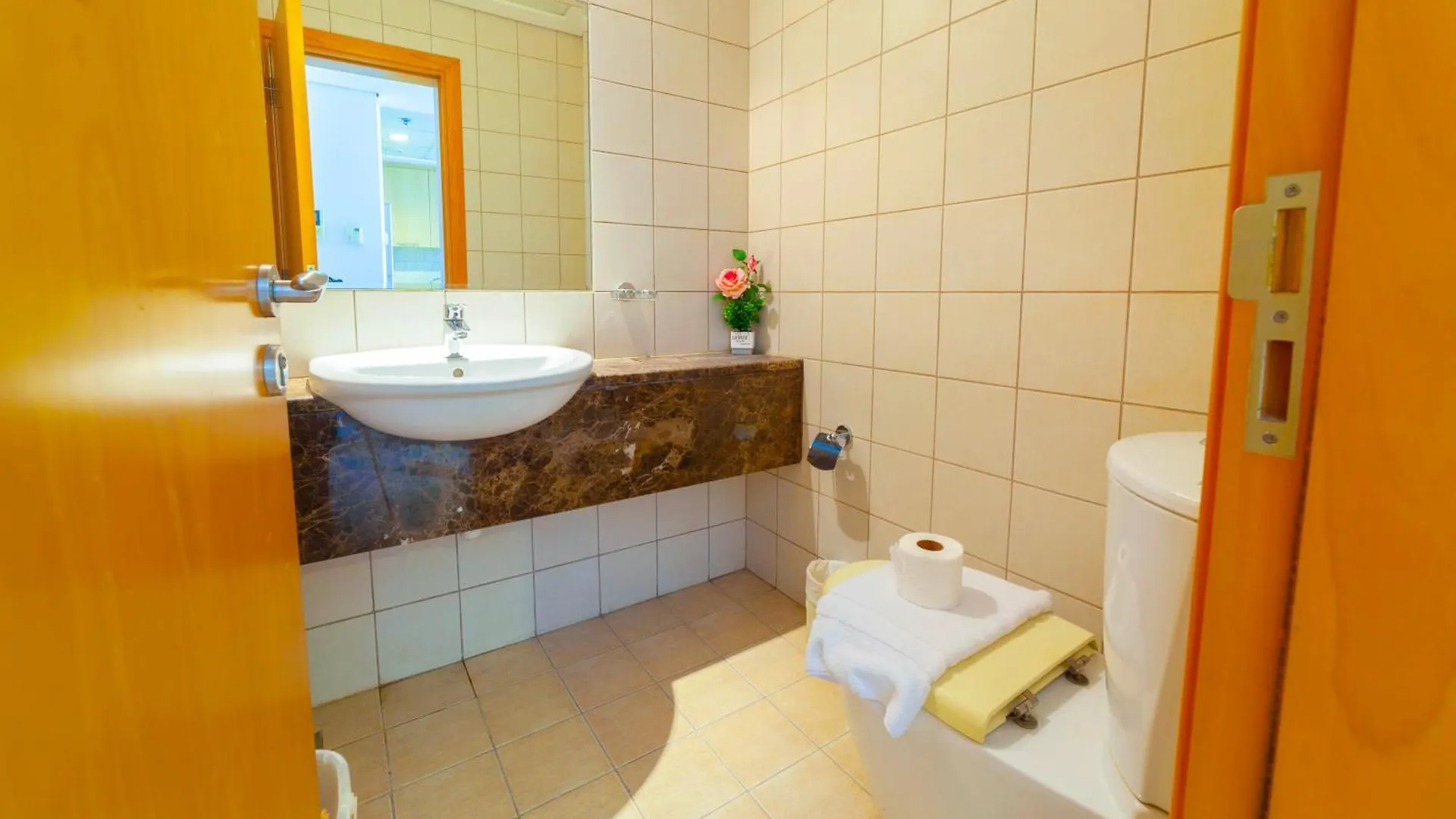 An Elegant Fully Furnished 1 Bedroom Apartment In Clayton Residency, Business Bay, Dubai